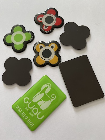 Image with several magnets with resin